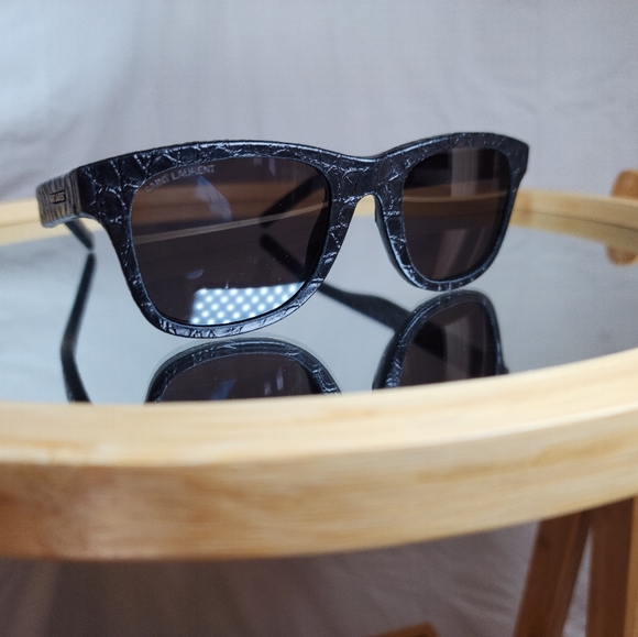 Saint Laurent designer sunglasses 👓 🕶 😎 - Picture 11 of 13